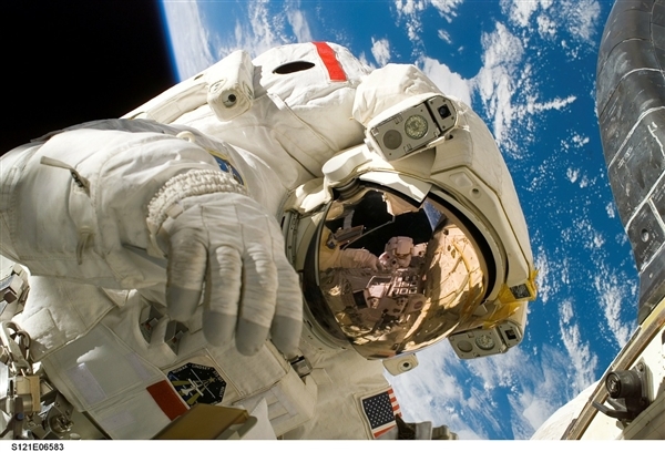 NASA聘请24名宗教学者探究外星生命引热议：科学的尽头是神学？