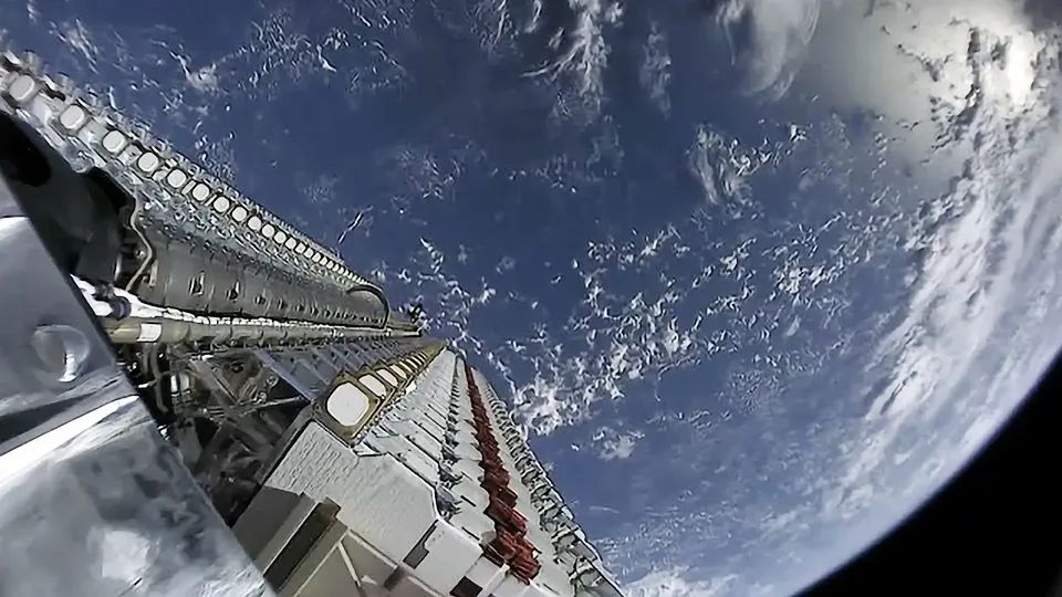 首批60颗星链卫星 来源 SpaceX.com